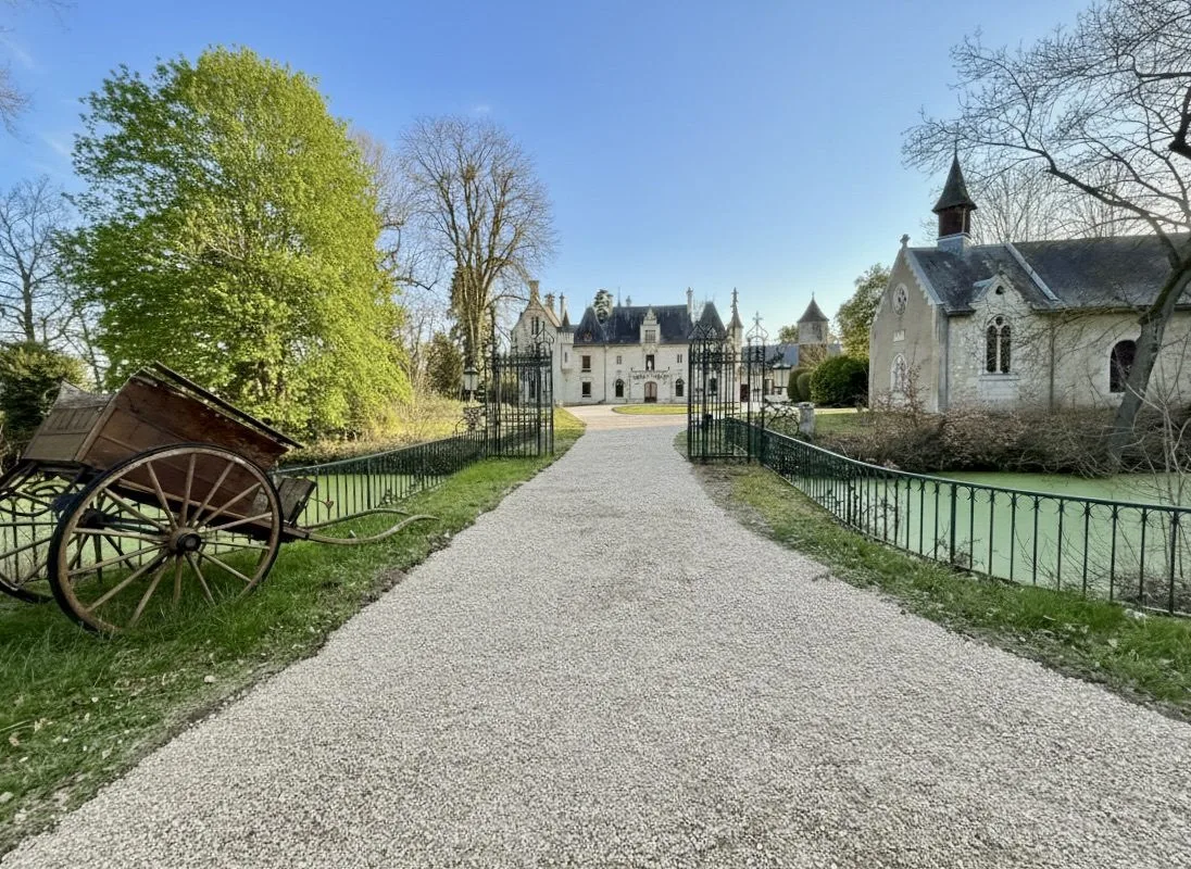 Photo du bien « Château du XVe siècle avec douves, dépendances et parc – Saumur »