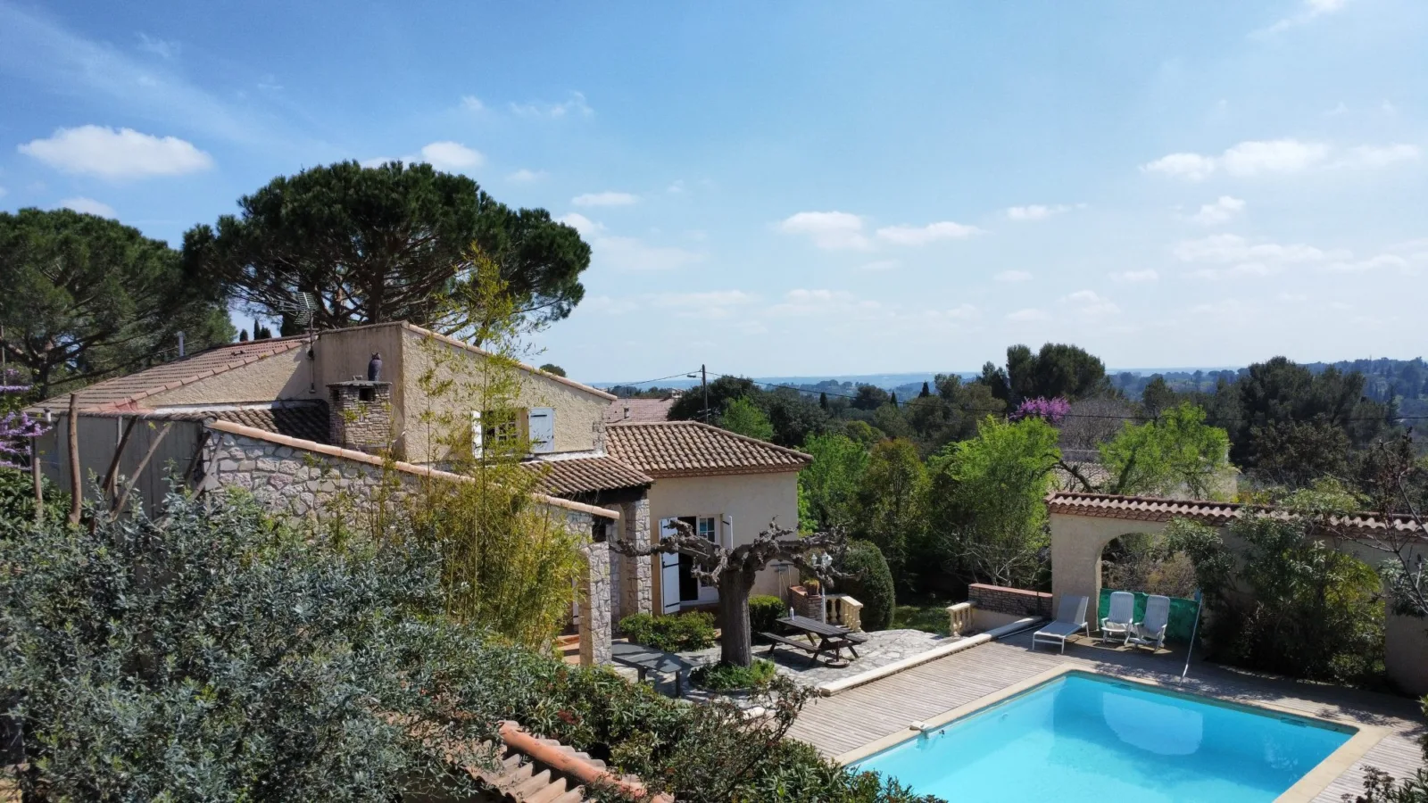 Photo du bien « Villa de caractère avec piscine et vue dégagée – Nîmes La Cigale »